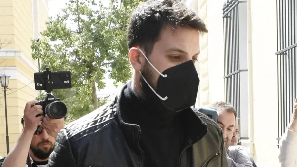 Πάτρα: «Ο Μάνος είναι ρουφιάνος» - Έντονο ξέσπασμα από μάνα και αδερφή της Πισπιρίγκου