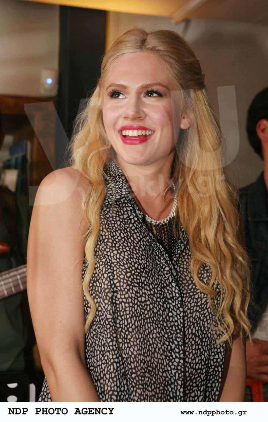 Έλενα Τσαγκρινού ποια είναι