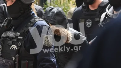 Πάτρα: Με ύβρεις και αποδοκιμασίες υποδέχτηκαν την Ρούλα Πισπιρίγκου στις φυλακές Κορυδαλλού