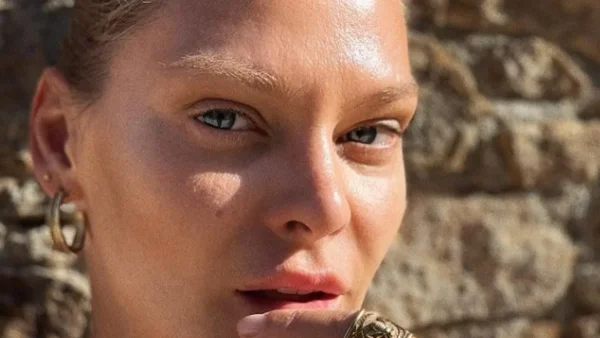 Η Μπόσνιακ άφησε την κόρη της να τη βάψει και την έκανε αγνώριστη - Η φωτογραφία στο Instagram