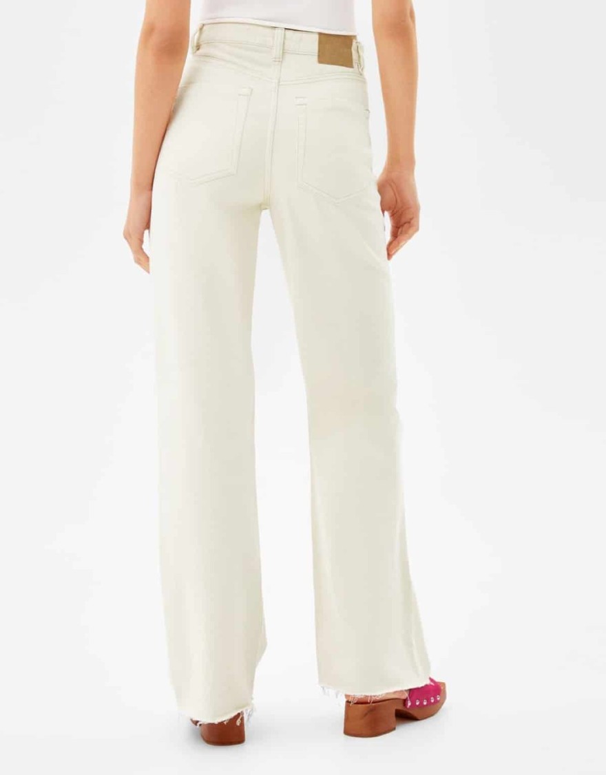 Άσπρο τζιν από τα Bershka