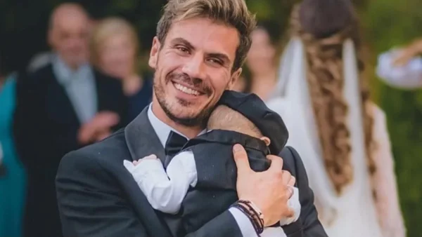 Ξετρέλανε τους πάντες ο Άκης Πετρετζίκης - Η σπάνια ανάρτηση με τον μικρό Αχιλλέα "έριξε" το instagram