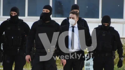 Γλυκά Νερά: «Την κουνούσε και ρωτούσε αγάπη μου είσαι καλά;» - Η συγκλονιστική κατάθεση του αστυνομικού