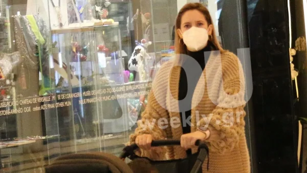 Πλέει σε πελάγη ευτυχίας η Ανίτα Μπράντ - Αποκλειστικές φωτογραφίες από την βόλτα με τον γιο της