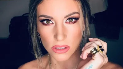 Χωρίς ίχνος μακιγιάζ και φίλτρου - Το πραγματικό πρόσωπο της Αθηνάς Οικονομάκου