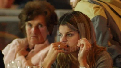 Καμουφλαρισμένη στη Νάξο η Αθηνά Ωνάση - Αδυνατισμένη και συντετριμμένη