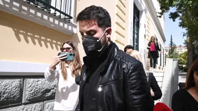 Πάτρα: Ρίγη συγκίνησης για το τραγούδι του Μάνου Δασκαλάκη αφιερωμένο στην Ίριδα και την Μαλένα