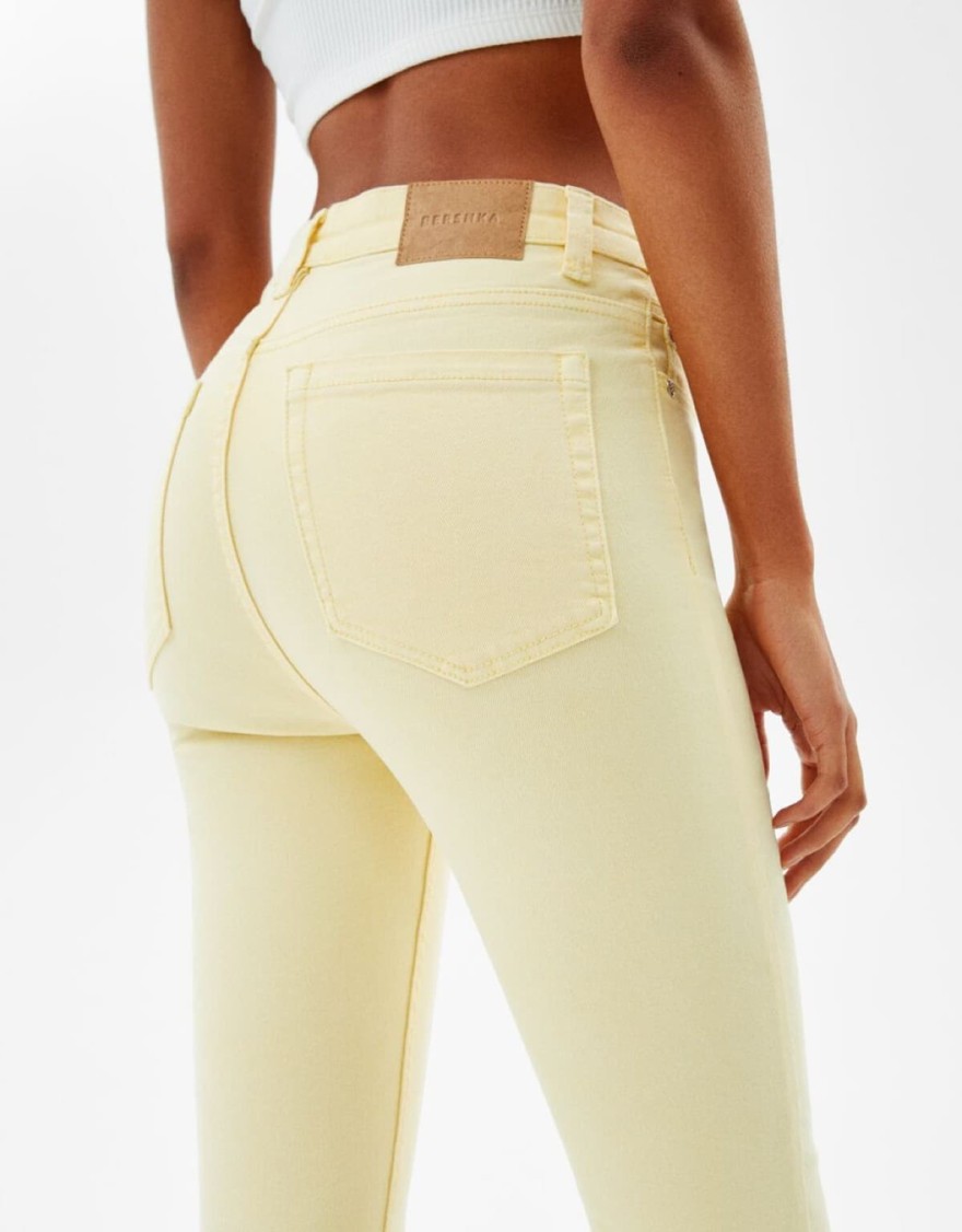 τζιν από τα Bershka 