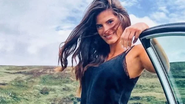 Oι θεόρατες ντουλάπες της Χριστίνας Μπόμπα - Κατέβασε τα ανοιξιάτικα με βοήθεια στυλίστα