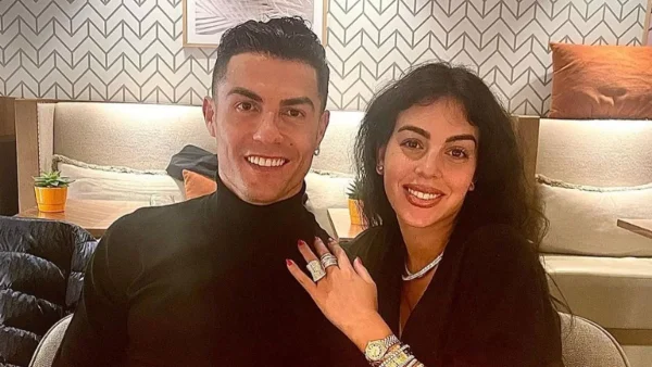 «Τώρα είναι ώρα να...» - Η συγκινητική ανάρτηση του Ρονάλντο αγκαλιά με τη νεογέννητη κόρη του