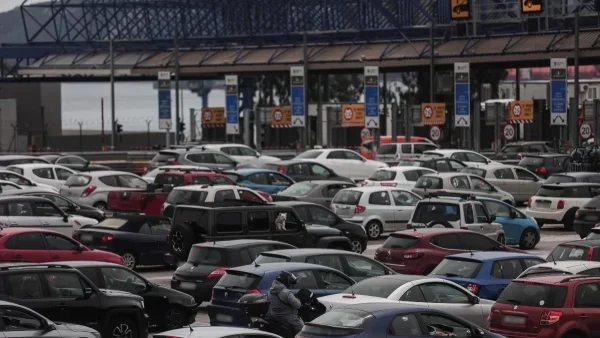 Στο «κόκκινο» η Εθνική: Κίνηση στα διόδια Ελευσίνας και Αφιδνών - Φεύγουν για Πάσχα οι Αθηναίοι