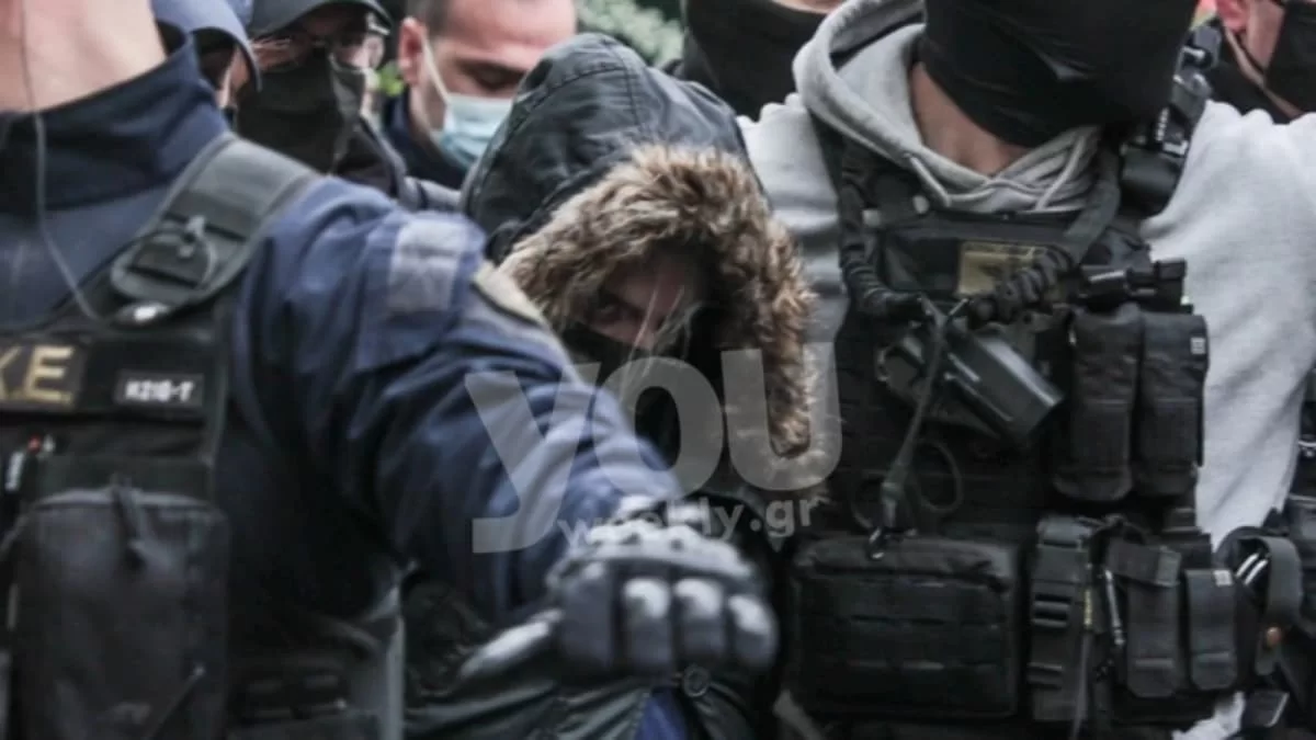 Πάτρα: «Φοβούνται μην ανάψει φωτιές» - Μόνιμος φύλακας έξω από το κελί της Ρούλας Πισπιρίγκου