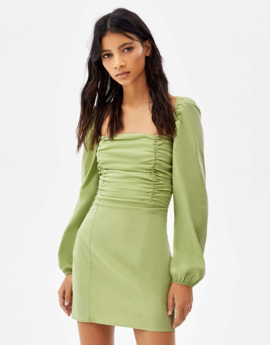 Εφαρμοστό φόρεμα από τα Bershka