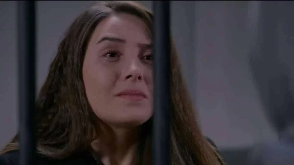 Elif: Η Μελέκ είναι αβοήθητη πίσω από τα σίδερα της φυλακής - Όλες οι εξελίξεις που δεν θα προβληθούν στην τηλεόραση
