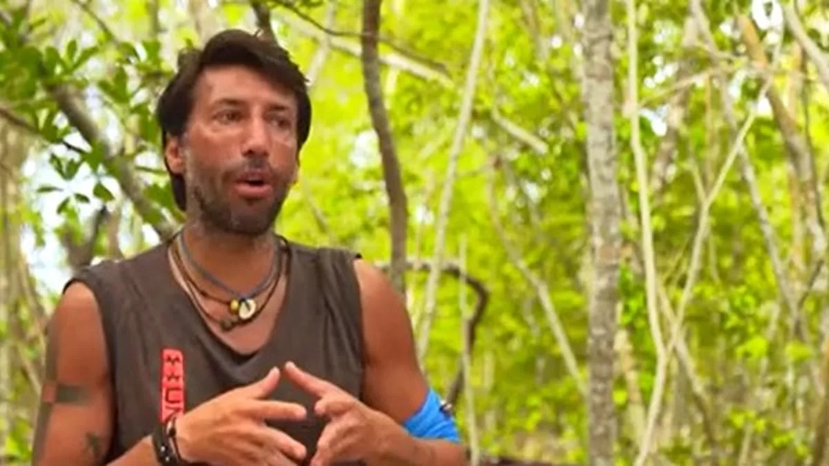 Survivor 5: «Άρη κούλαρε έχεις κοπέλα!» - Ο Εμμανουήλ "καρφώνει" Άρη και Σοφιάννα για μεταξύ τους ειδύλλιο