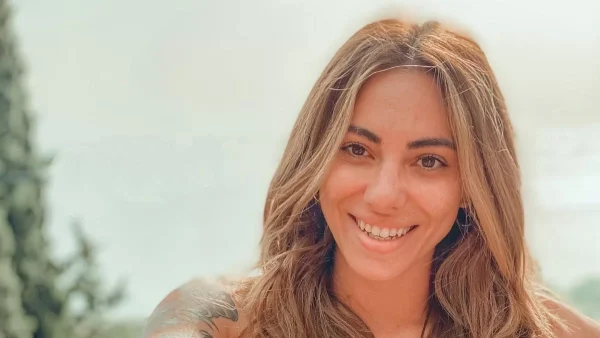 Η Ευρυδίκη Βαλαβάνη έριξε το Instagram - Η φωτογραφία με μαγιό σε παραλία της Σκόπελου