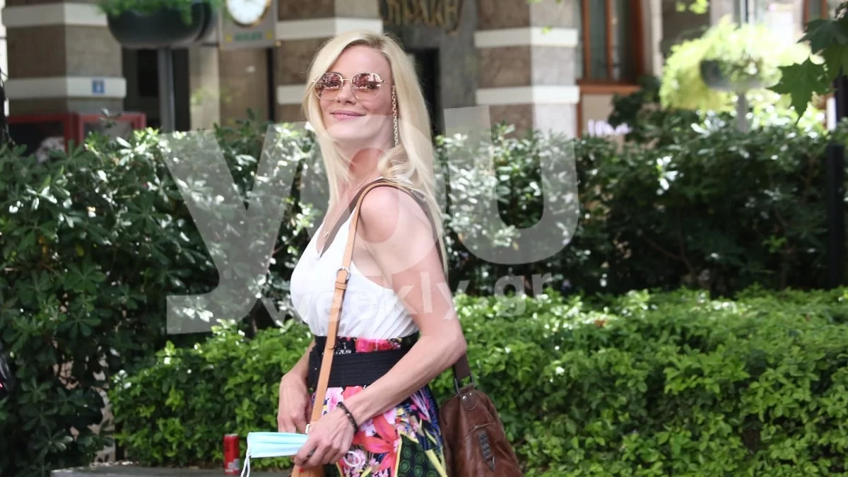 Φωτογραφίες της Ζέτας Μακρυπούλια πριν τις πλαστικές επεμβάσεις - Αγνώριστη και με πιο λεπτό φρύδι