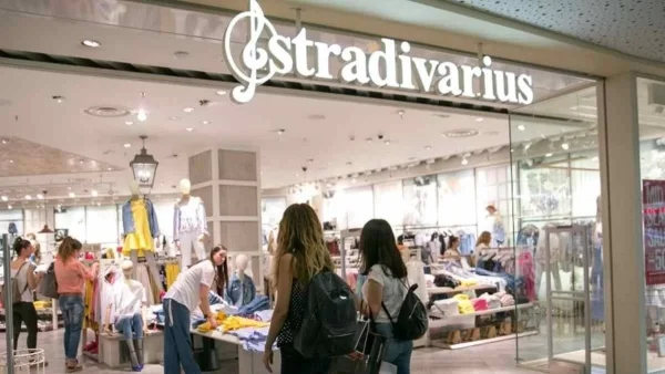 Το ρουστίκ πουκάμισο από τα Stradivarius πρέπει να γίνει δικό σου - Ξεπουλάει στο λεπτό