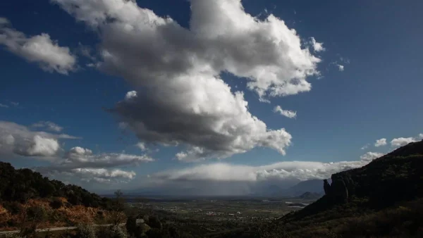 Άστατος ο καιρός σήμερα 30/4 - Συννεφιά και βροχές με μικρή πτώση της θερμοκρασίας