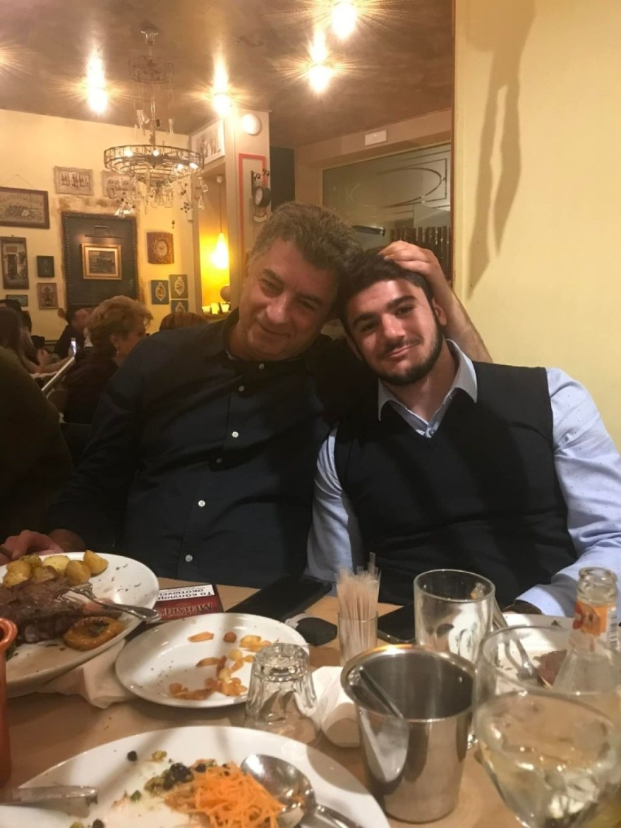 Ο Γιώργος και ο Δημήτρης Καραϊβάζ