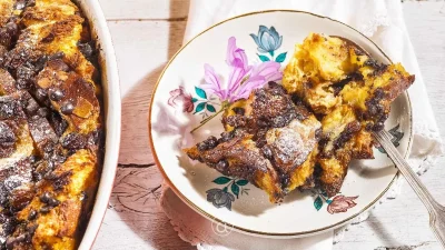 Ξέμειναν τσουρέκια στο σπίτι; Φτιάξτε αυτό το νόστιμο και γρήγορο γλυκό