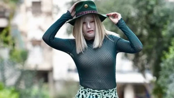 Για πρώτη φορά: Η Ιωάννα Παλιοσπύρου έδειξε το πρόσωπο της χωρίς τη μάσκα