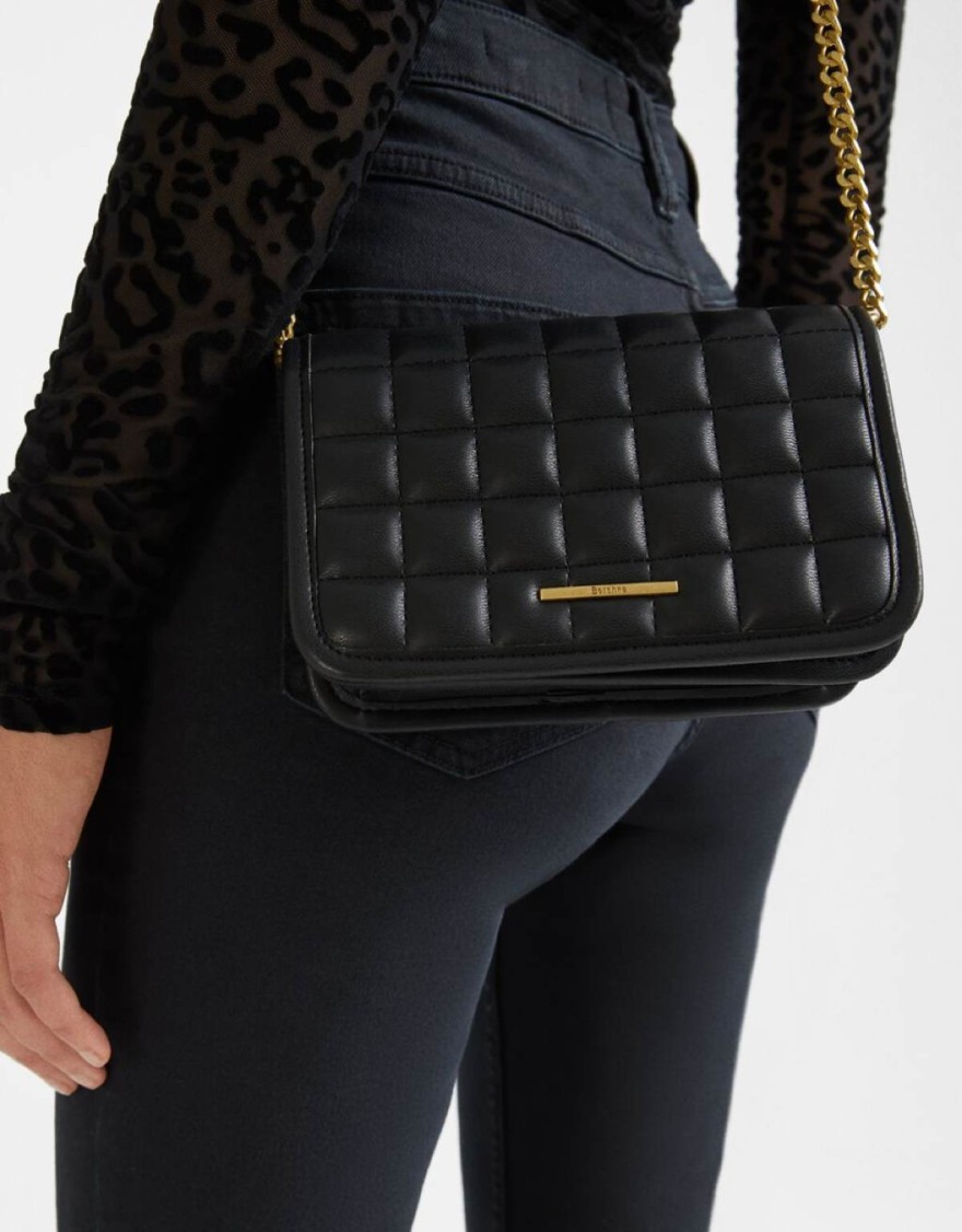 Μαύρη τσάντα από τα Bershka