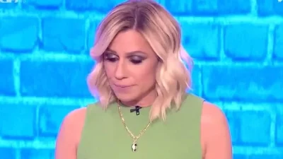 «Είμαι τρομαγμένη και...» - Με τρεμάμενη φωνή στον αέρα του Mega η Κατερίνα Καραβάτου