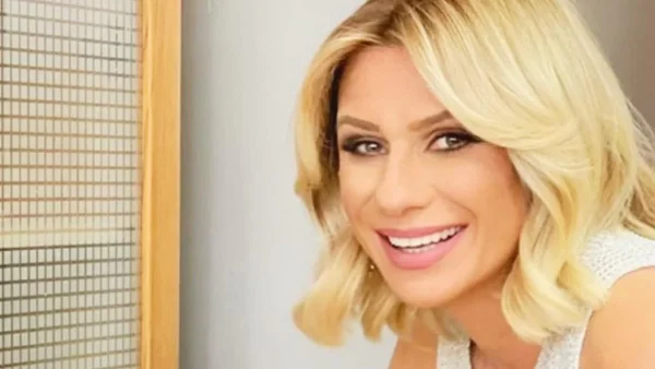 Η πρώτη ανάρτηση της Κατερίνας Καραβάτου από το ταξίδι της στο Παρίσι