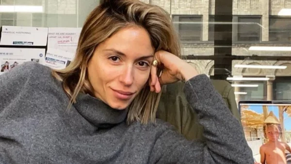 Η τρυφερή φωτογραφία της Καρβέλα με τους γιους της - Το συγκινητικό σχόλιο της γιαγιάς Βίσση