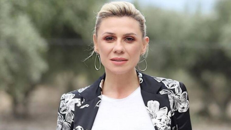 χώρα που έμενε η Κατερίνα Καραβάτου στο παρελθόν