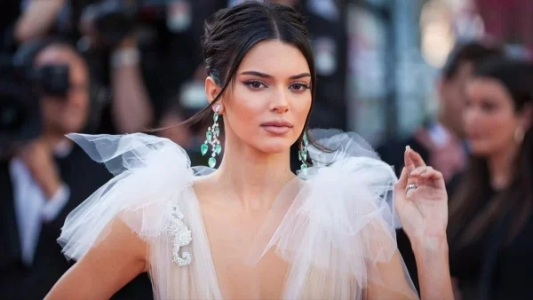 Δύσκολες ώρες για την Kendall Jenner - Αναγκάστηκε να αφήσει το σπίτι της