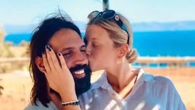 H Κομματά ευχήθηκε στον Σαμαρά με τον πιο γλυκό τρόπο - Το βίντεο με την ξανθιά κορούλα τους