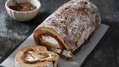 Θα σας τρέχουν τα σάλια - Πανεύκολος κορμός με πραλίνα από την Αργυρώ Μπαρμπαρίγου