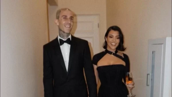 Ο Τράβις Μπάρκερ ζήτησε το χέρι της Κόρτνεϊ Καρντάσιαν από τον νεκρό της πατέρα