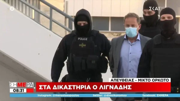 Η άφιξη του Δημήτρη Λιγνάδη στα δικαστήρια λίγο μετά τον Μπάμπη Αναγνωστόπουλο