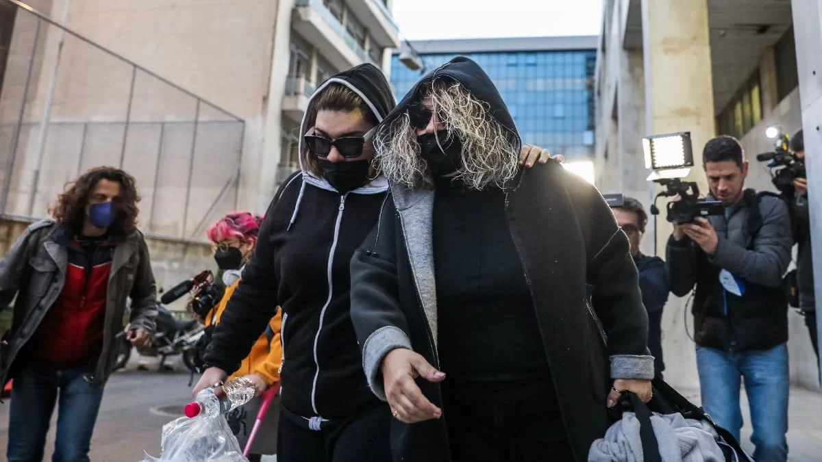 Πάτρα: «Τα ντουβάρια δεν έχουν αξία μπροστά...» - Η μητέρα της Ρούλας πουλάει εσπευσμένα το σπίτι της