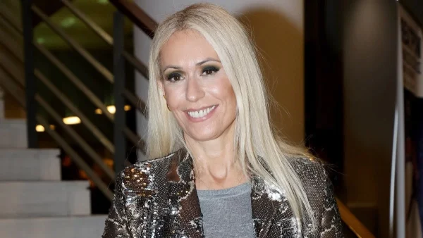 Φωτογραφία της Μαρίας Μπακοδήμου πριν από τις πλαστικές στην αρχή της καριέρας της