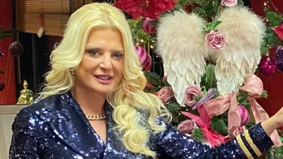 Ντυμμένη στα ροζ - Πρώτο θέμα συζήτησης η νέα φωτογραφία της Μαρίνας Πατούλη