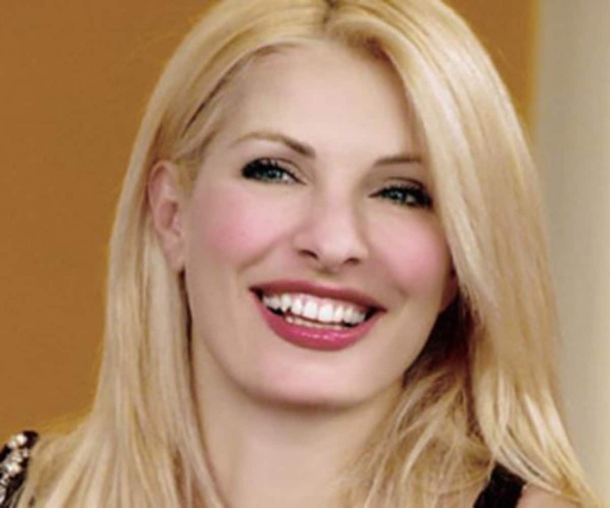 Σπάνιες φωτογραφίες της Ελένης Μενεγάκη πριν φτιάξει την οδοντοστοιχία της