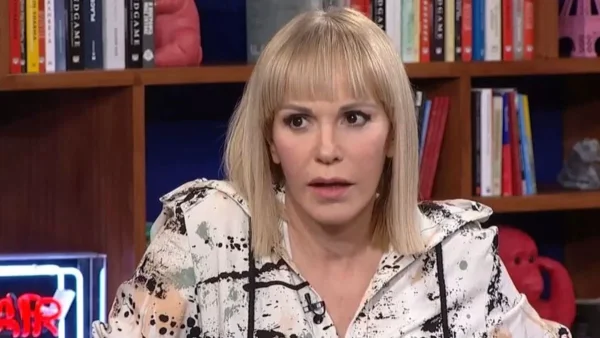 "Κόλαφος" η Νατάσα Καλογρίδη: «Όλες οι μεγάλες μου σχέσεις ήταν πάντοτε άνθρωποι με τους οποίους...»