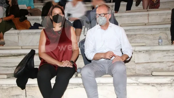 Νίκη Κεραμέως: Έτσι όπως δεν την έχουμε ξαναδεί - Φωτογραφίες από τις διακοπές με τον σύζυγο και τα παιδιά της στην Σίφνο