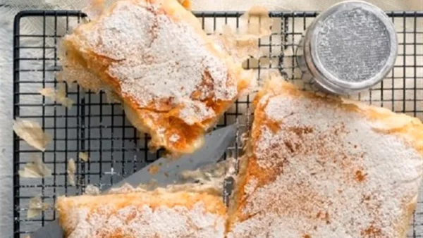 Νηστίσιμη μπουγάτσα από την Αργυρώ - Με λαχταριστή κρέμα και τραγανιστό φύλλο