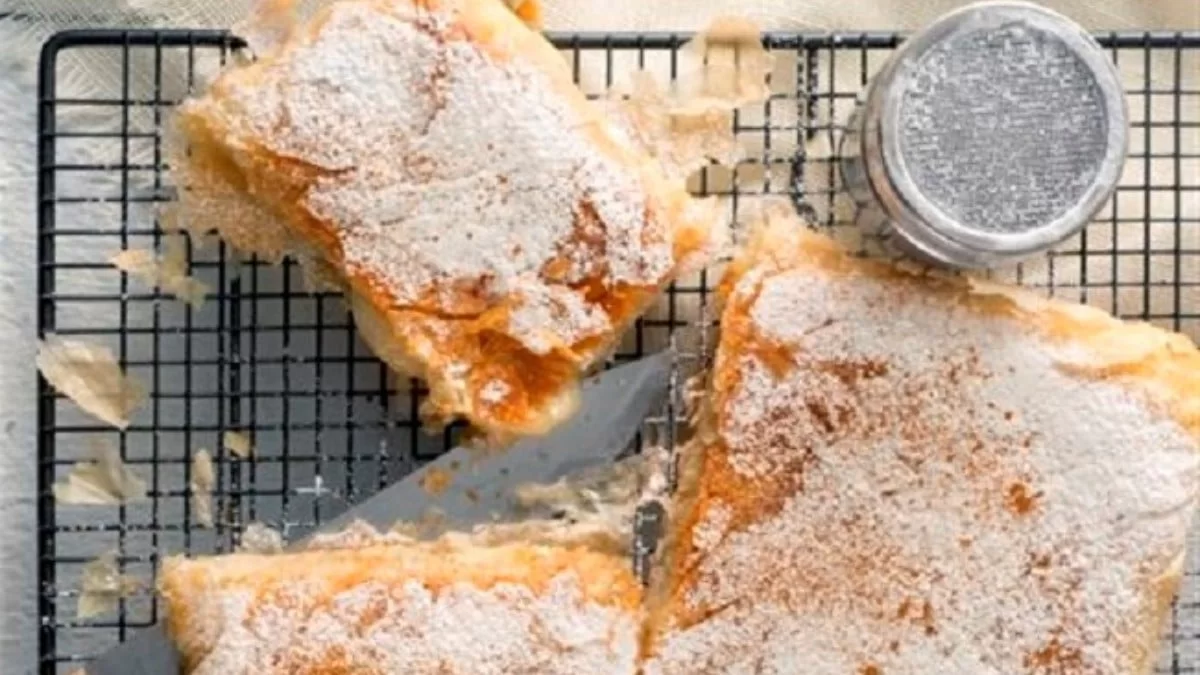 Νηστίσιμη μπουγάτσα από την Αργυρώ - Με λαχταριστή κρέμα και τραγανιστό φύλλο