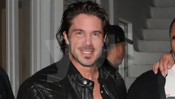 Τράβηξε όλα τα βλέμματα στα σοκάκια της Μυκόνου - Ανανεωμένος και με παρέα ο Οικονομόπουλος