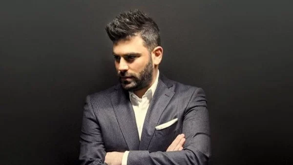 «Μου είχε δώσει το μενταγιόν του, δύο ώρες πριν φύγει» - Γνωστός τραγουδιστής συγκλονίζει για τον Παντελίδη