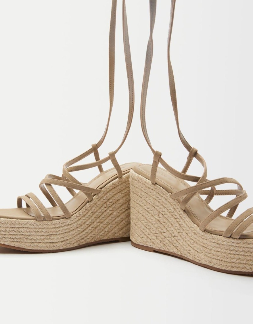 Πέδιλο πλατφόρμα από τα Bershka