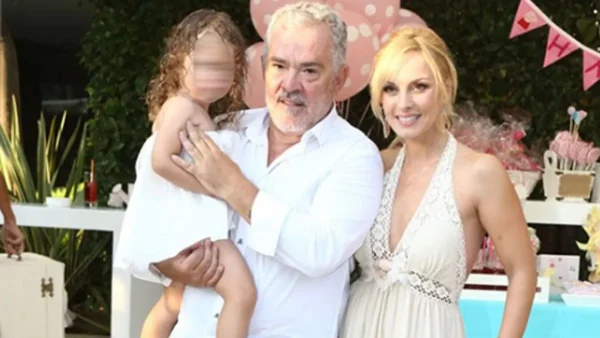 Δεν παίρνει ανάσα από τα κουκλάκια - Ο Γιώργος Λύρας φωτογράφισε το παιδικό δωμάτιο της Ηλέκτρας