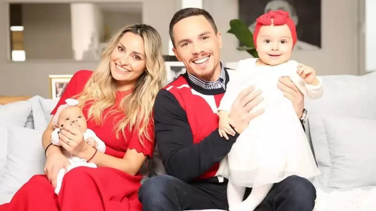 Λευτέρης Πετρούνιας: Δημοσίευσε την πιο τρυφερή φωτογραφία με την κόρη του - "Λιώνει" στο πλευρό της