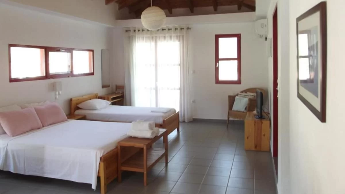 Ο Τάσος Δούσης προτείνει: 3 ξενοδοχεία στο Κυπαρίσσι μέχρι 40 ευρώ την βραδιά